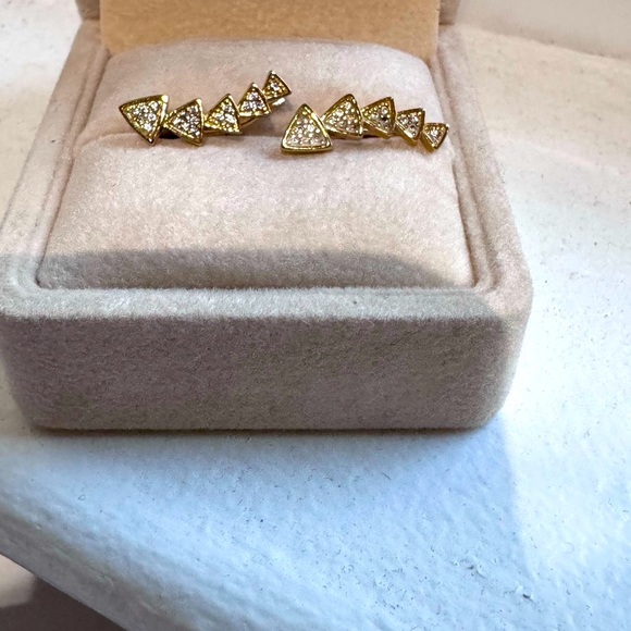 ✨ Stylish Vintage Climbers Gold Plated with Pave Crystals Earrings ✨ - Picture 12 of 16